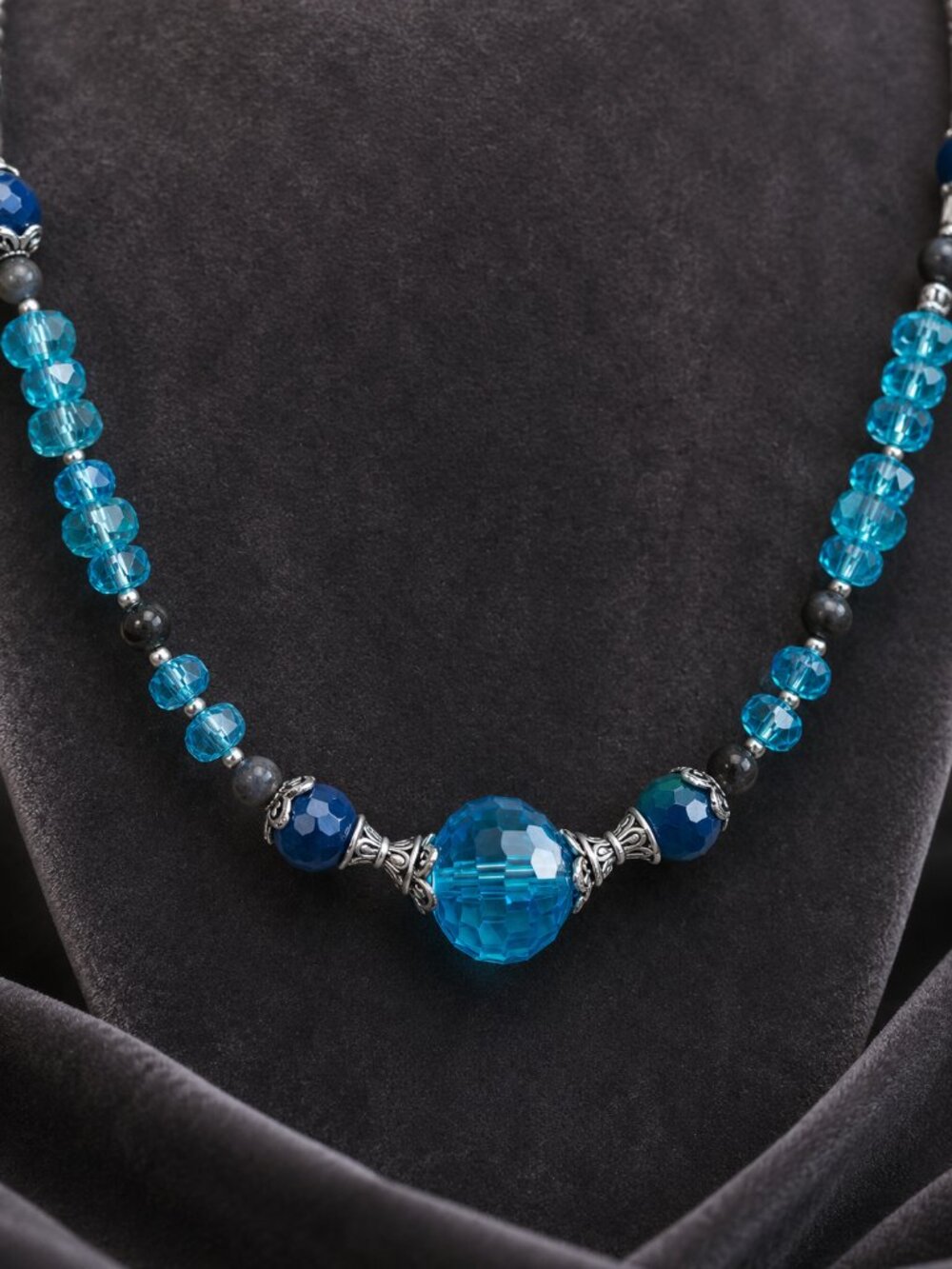 JB Originals – Midnight Current | Blue Jade, Labradorite & Aqua Crystal Set - Picture 4 of 7